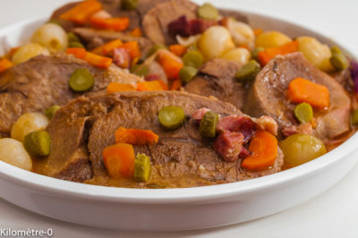 Photo de recette de langue de boeuf facile, légumes, cornichons, braisée oignons, carottes, recette traditionnelle Kilomètre-0, blog de cuisine réalisée à partir de produits de saison et issus de circuits courts