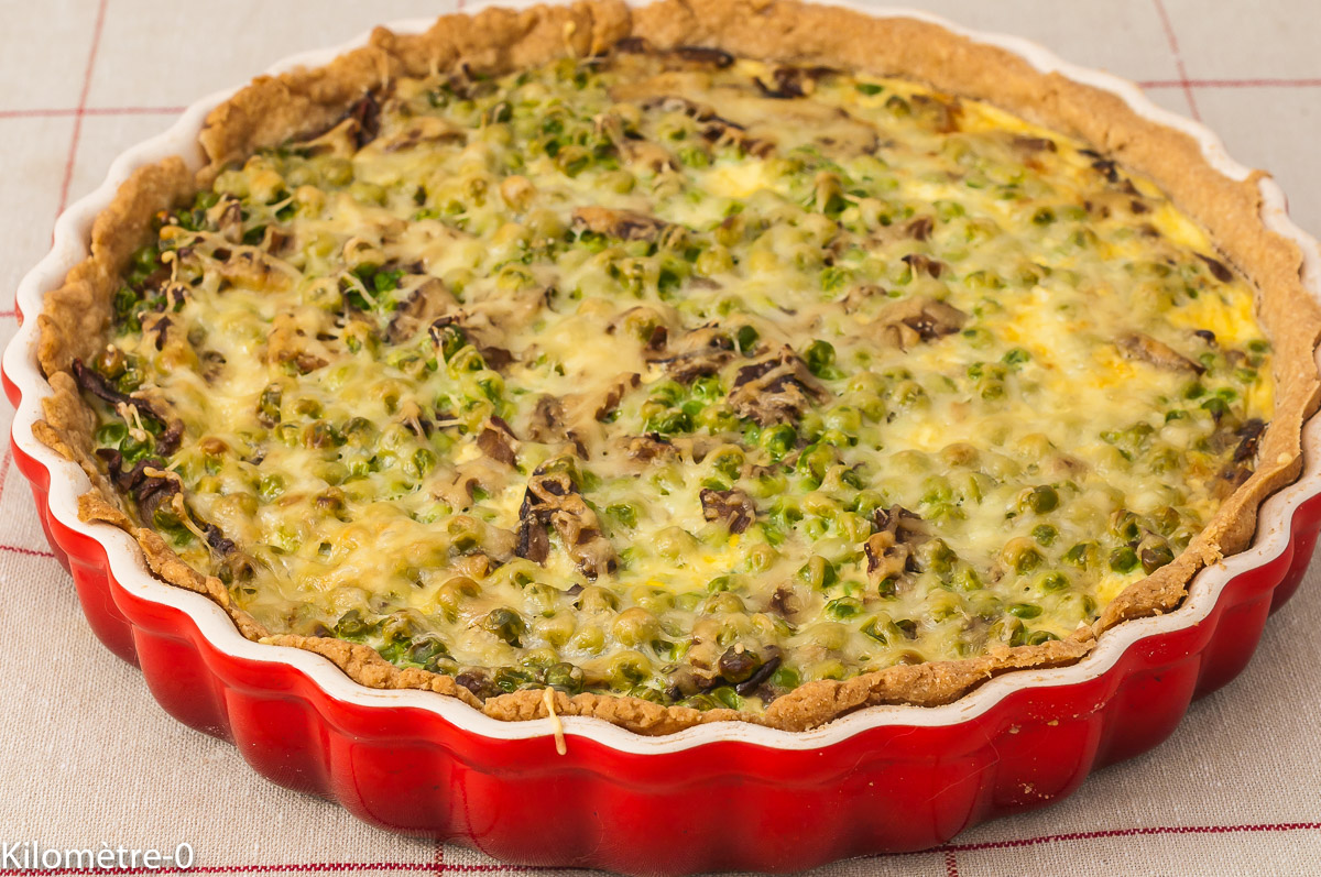 Photo de recette de quiche, tarte salée, végétarien, champignons, cèpes, petits pois, végétarien, healthy, Kilomètre-0, blog de cuisine réalisée à partir de produits de saison et issus de circuits courts